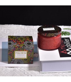 Lumanare Parfumata, Model Borcan, Rosu, Aroma de Frezie Britanica de pere